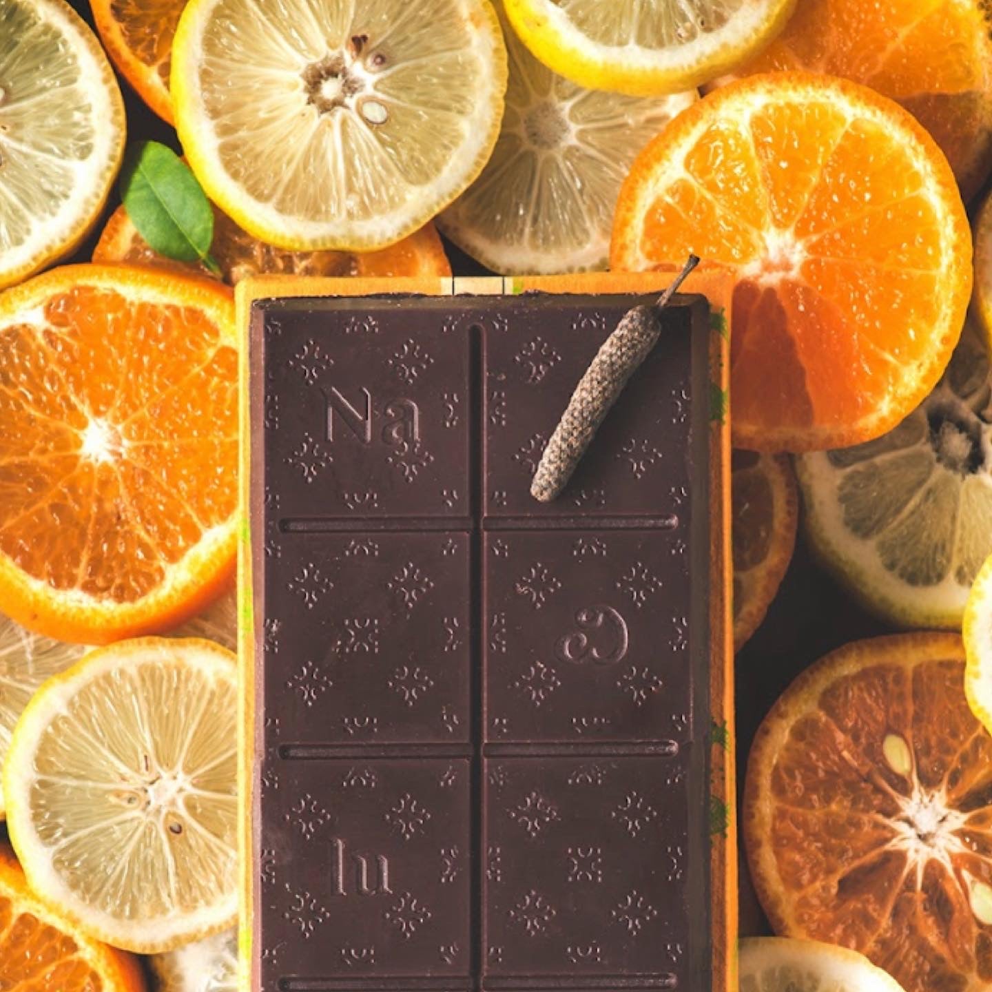 NAVILUNA 72% Longum Pepper Lime & Orange Chocolate Bar